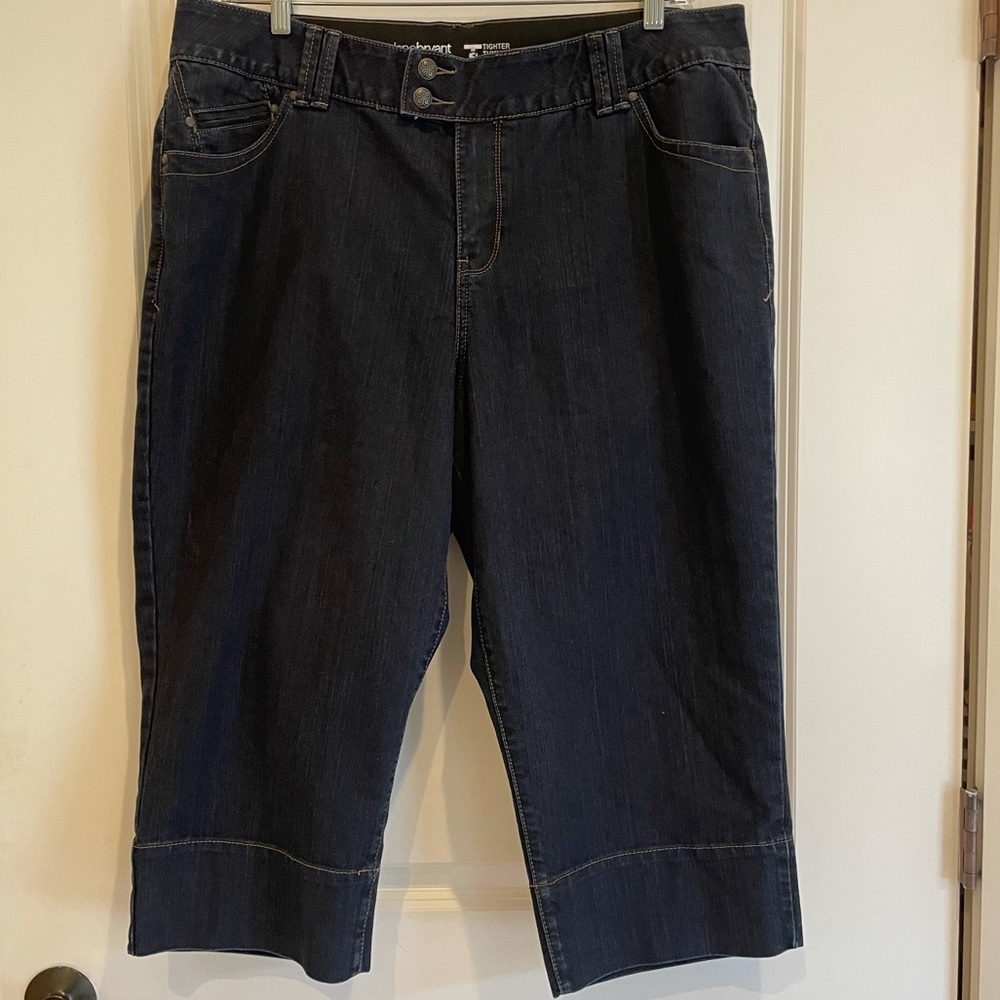 Dark Wash Women's Cropped Jeans-Perfect For Summer!